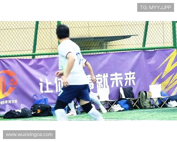 杭州足球队逆袭之路:从默默无闻到辉煌荣耀的奋斗历程 杭州足球队逆袭之路:从默默无闻到辉煌荣耀的奋斗历程