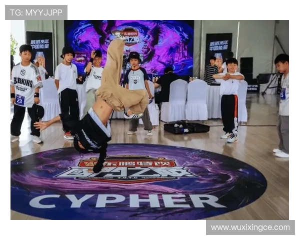 街舞巨献:探秘深圳街舞队的团队协作